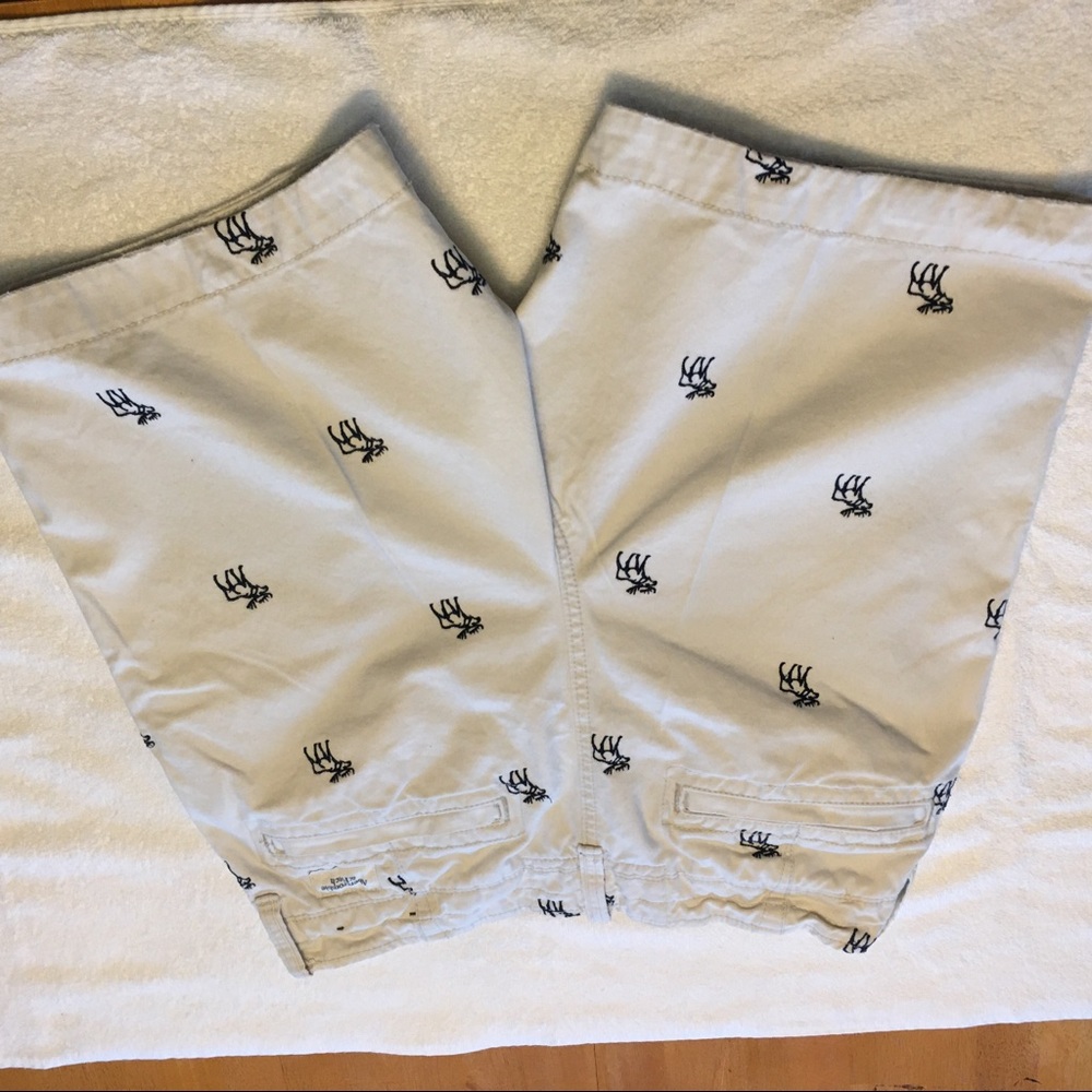 Abercrombie & Fitch size 33 tan moose pattern